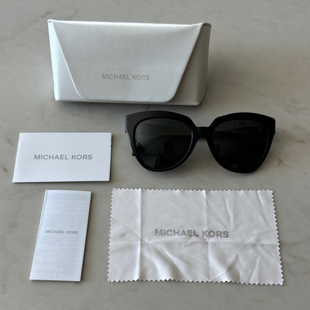 Michael Kors Elegant Black Sunglasses